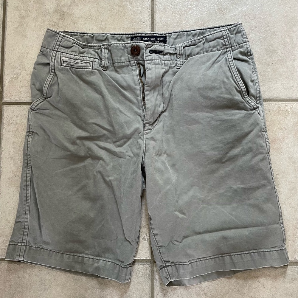 LikeNew American Eagle outfitters men’s cotton Classic Light Gray Shorts size 30